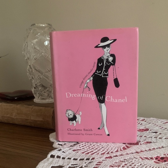 Dreaming of Chanel Book 825 - Picture 1 of 10